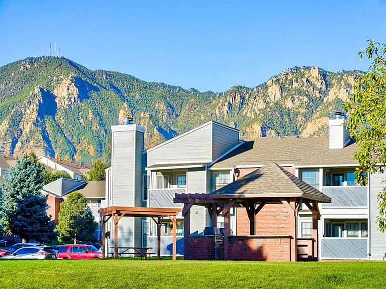 Mountain View — Photo 2