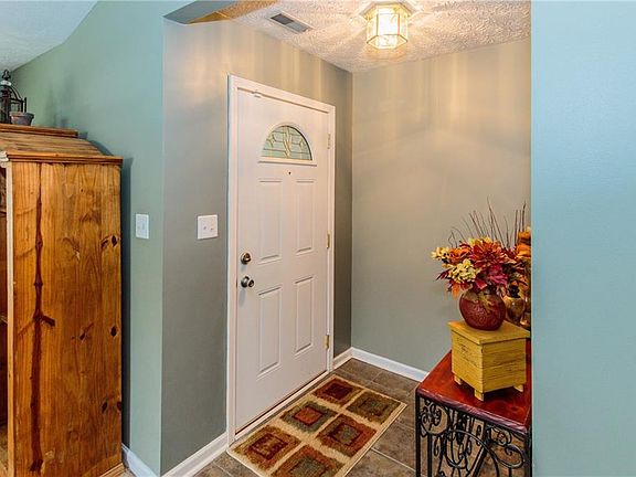 3rd image of 9927 Suncoral Cir