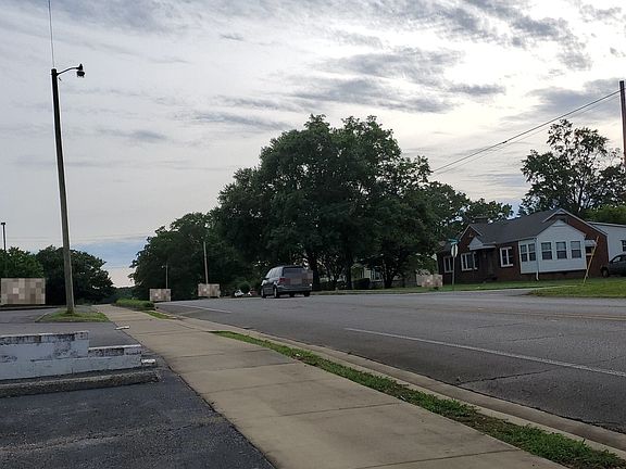 4th image of 1009 Hermitage Dr