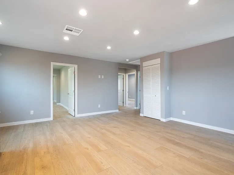 1049 W 62nd St — Photo 23