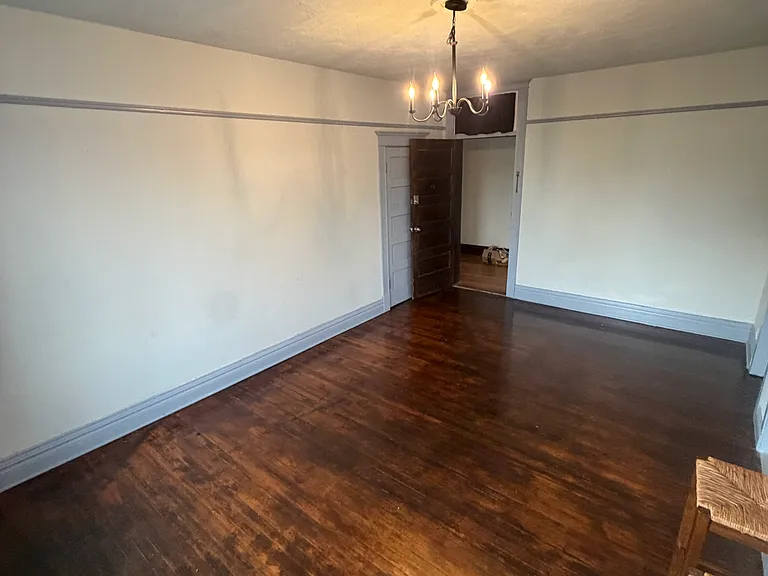 215 E 18th St #12 — Photo 3