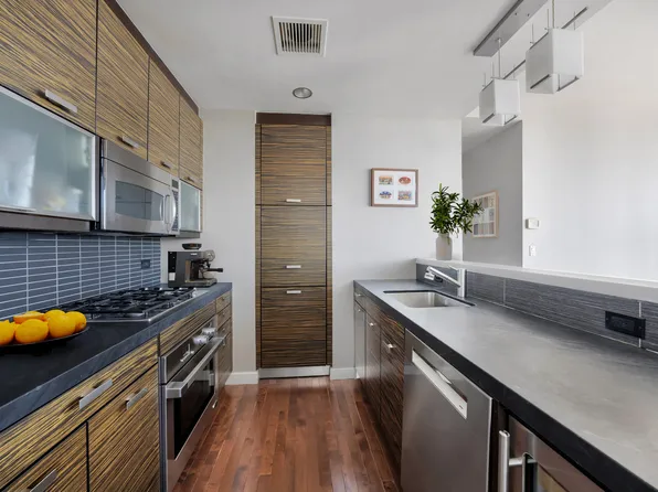 101 West 24th Street image 7 of 18