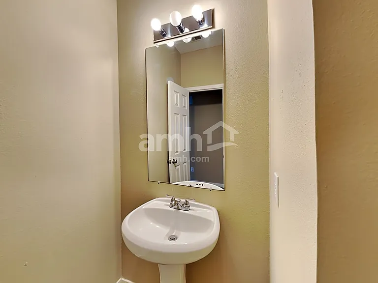 2306 Hollyfield Ln — Photo 11