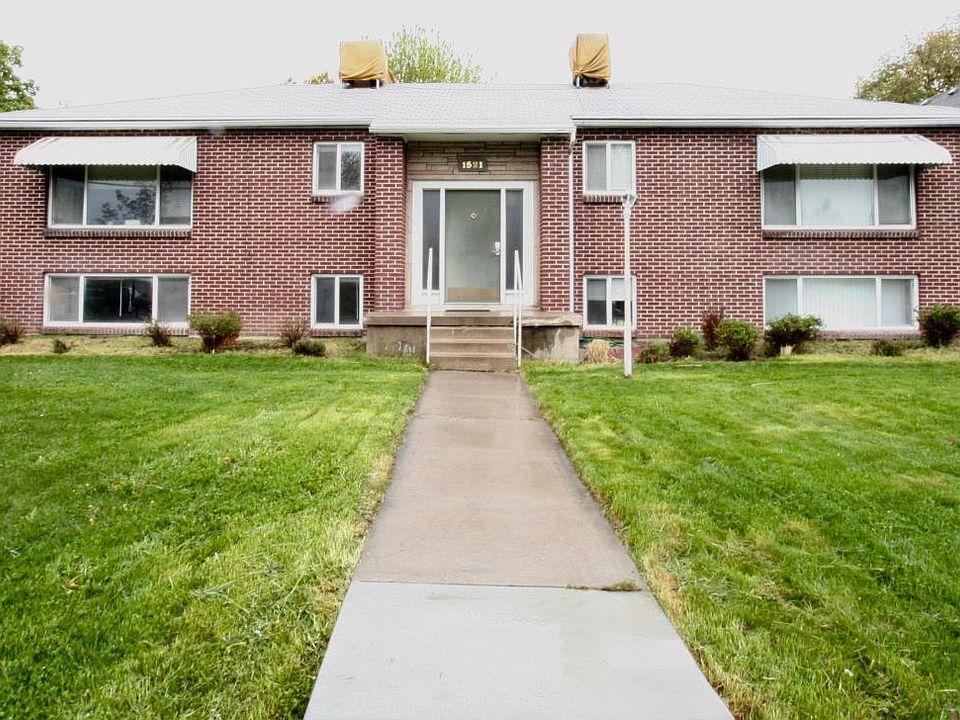Walkway up to the property