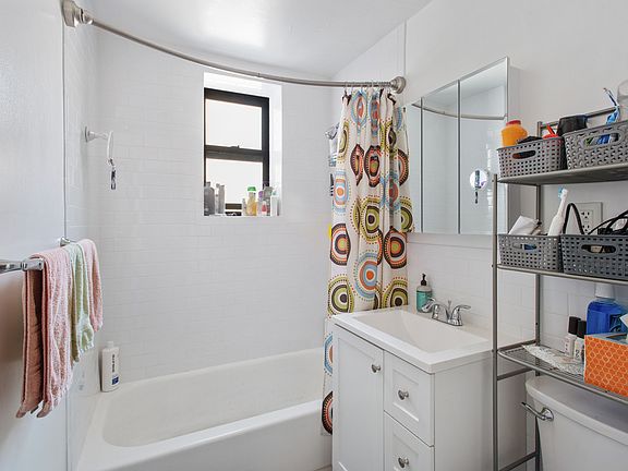 5th image of 318 E 105th St #3D