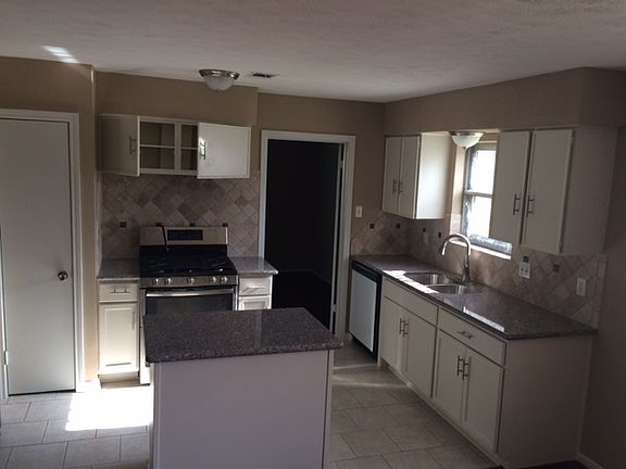 3rd image of 7434 Carew St