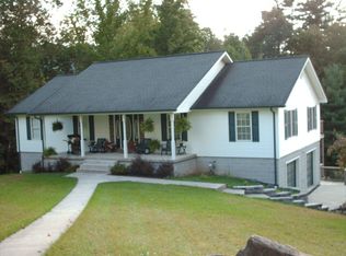 137 Locust St, Daniels, WV 25832