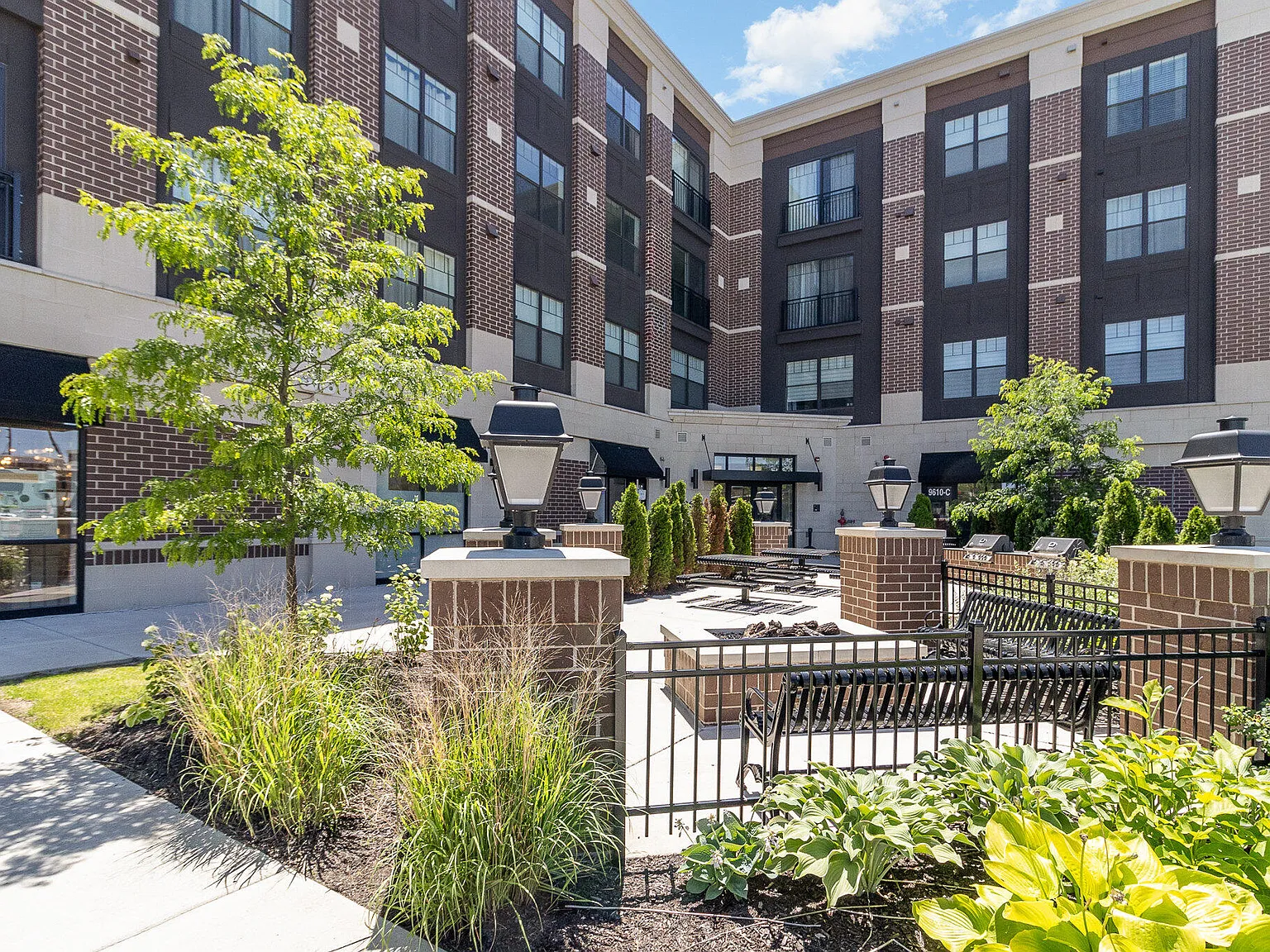 2 bed, 2.0 bath, 1420 sqft, $3,500 — Photo 1