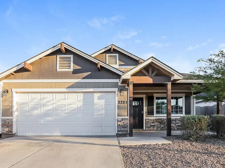 2321 W Mobile Ln — Photo 1