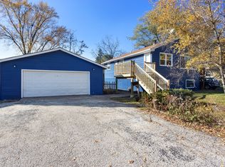308 Forest Glen Dr, Round Lake Park, IL 60073