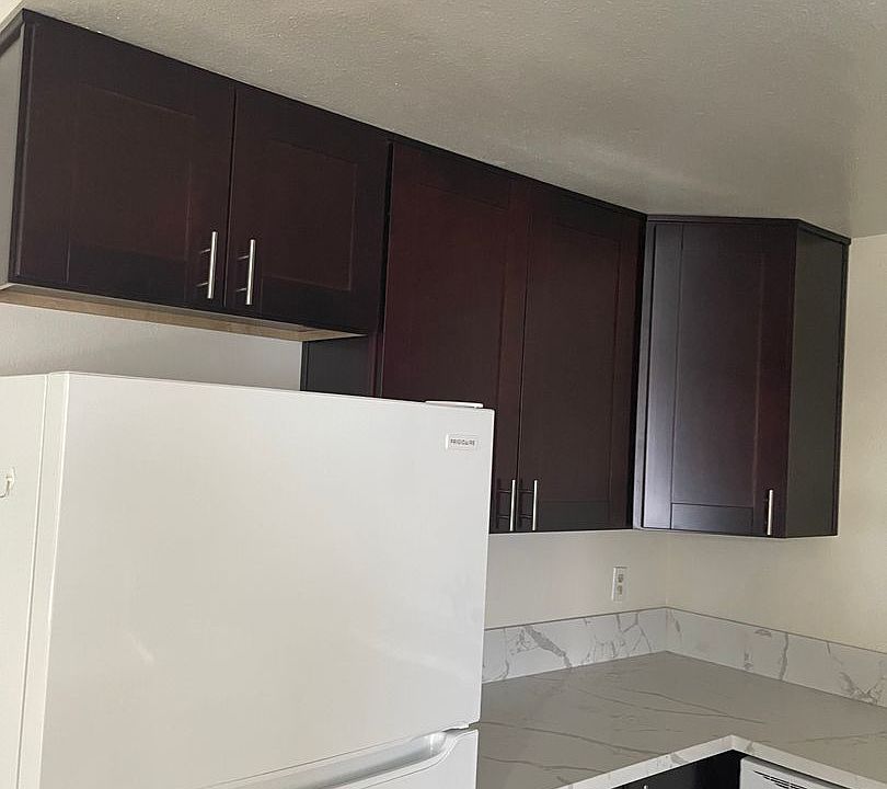 1st image of 1076 S Magnolia Ave APT 11