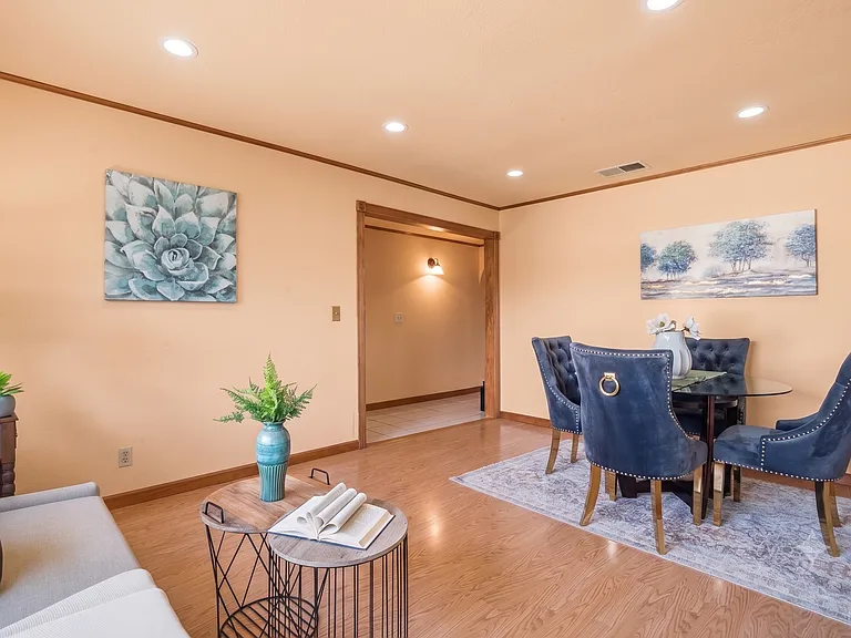 6894 Heath Ct — Photo 6