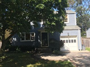 560 Trinity Pl, Roselle, NJ 07203