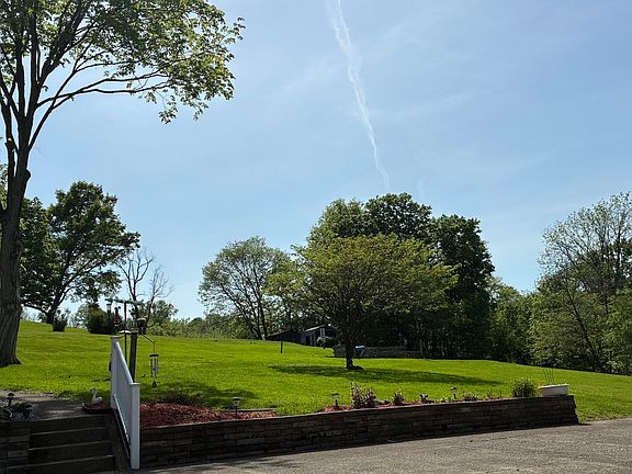 4th image of 1044 Blythedale Rd