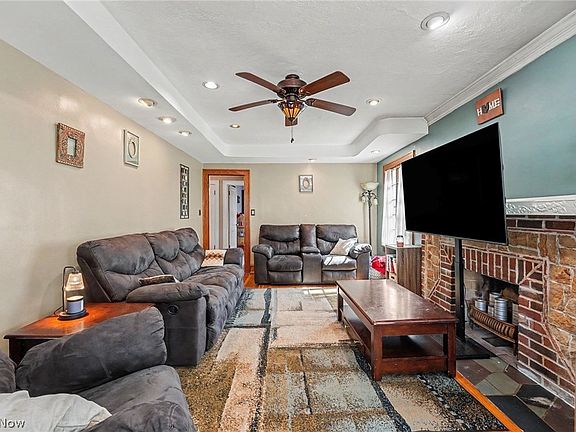 5th image of 16901 Melgrave Ave