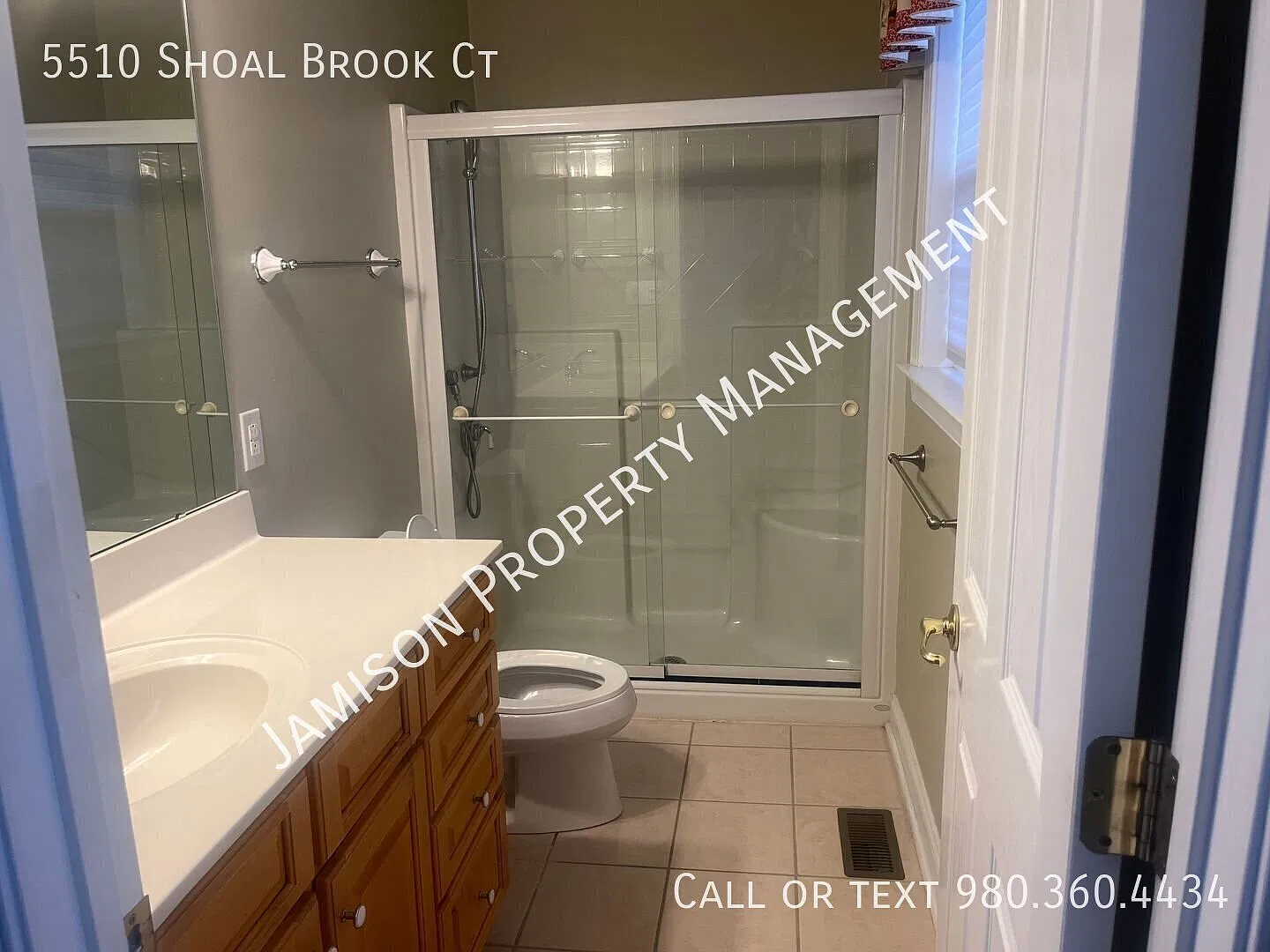 Stunning 4 Bed 4.5 Bath Home with Bonus Room in South Charlotte! — Photo 4