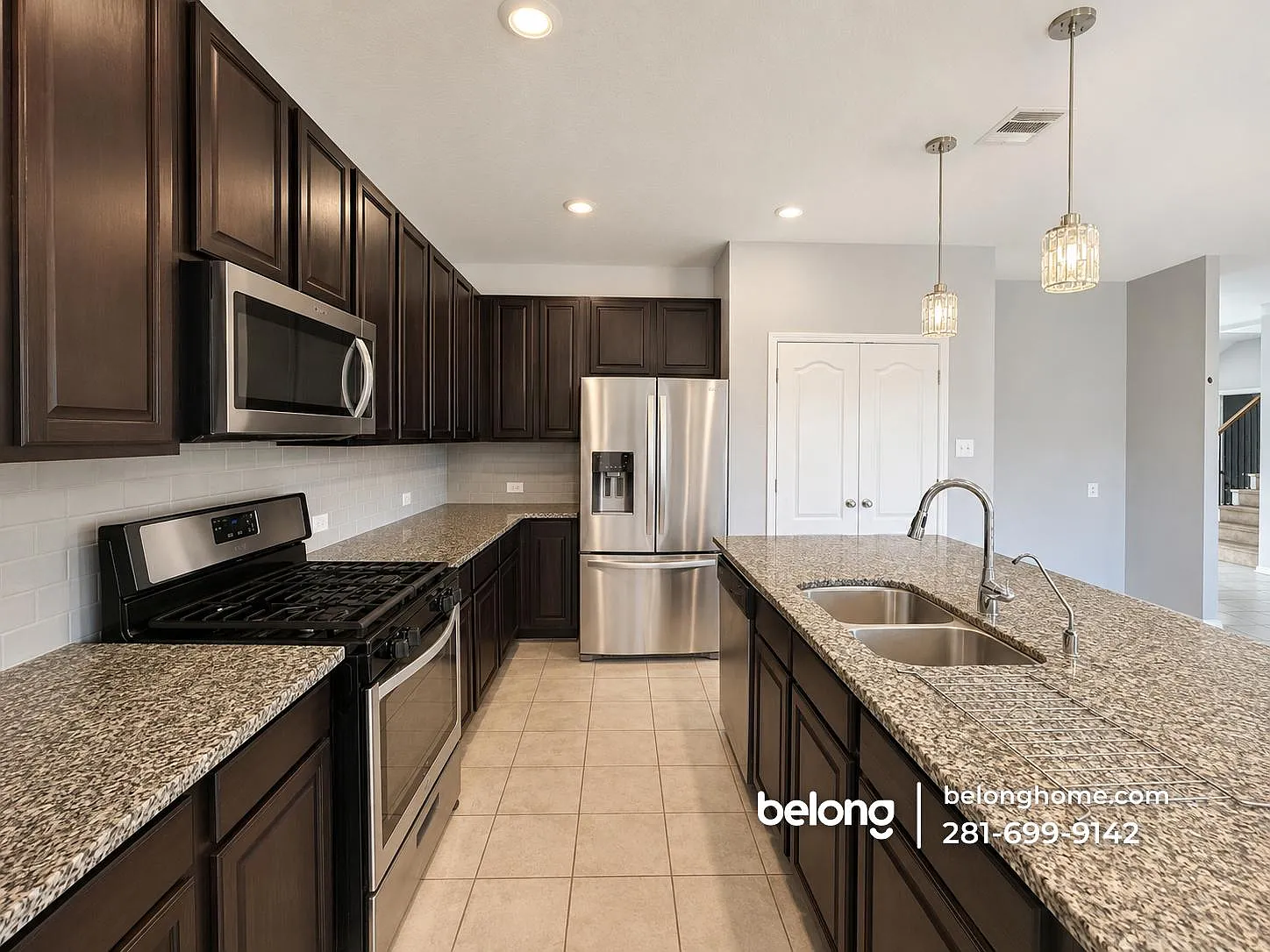4 bed, 2.5 bath, 2466 sqft, $2,450 — Photo 3