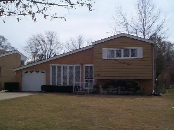129 Congress St, Villa Park, IL 60181