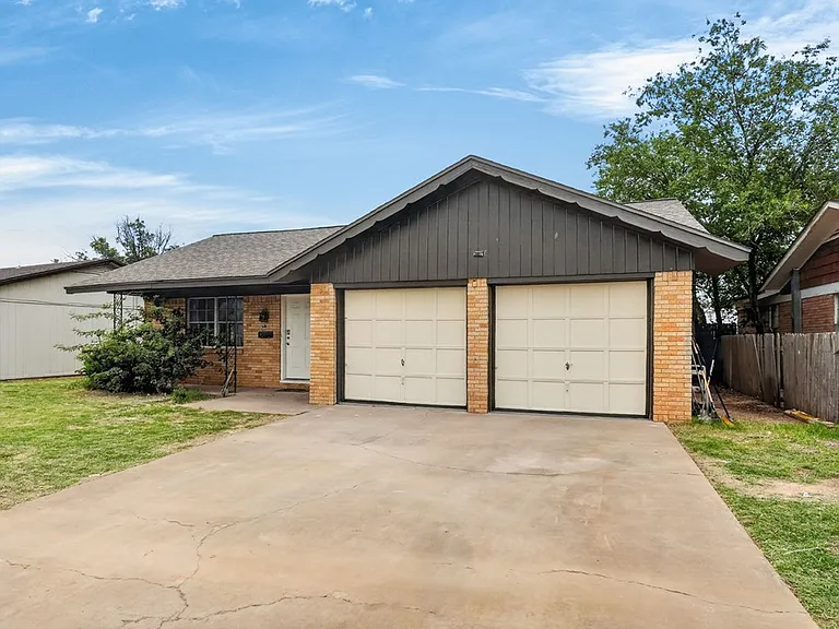 4427 Leddy Dr — Photo 2