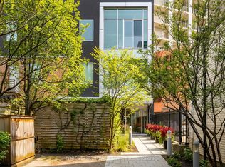 113 Dupont St #PENTHOUSE 01, Toronto, ON M5R1V4