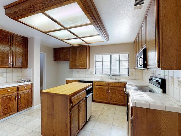 3rd image of 835 Villa Vista Ct