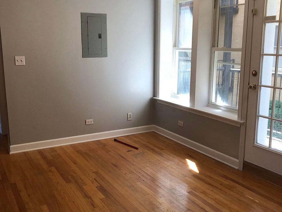 1st image of 6345 N Washtenaw Ave APT 1E