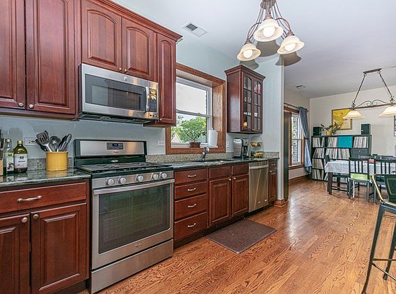 3rd image of 1462 W Bryn Mawr Ave APT 3