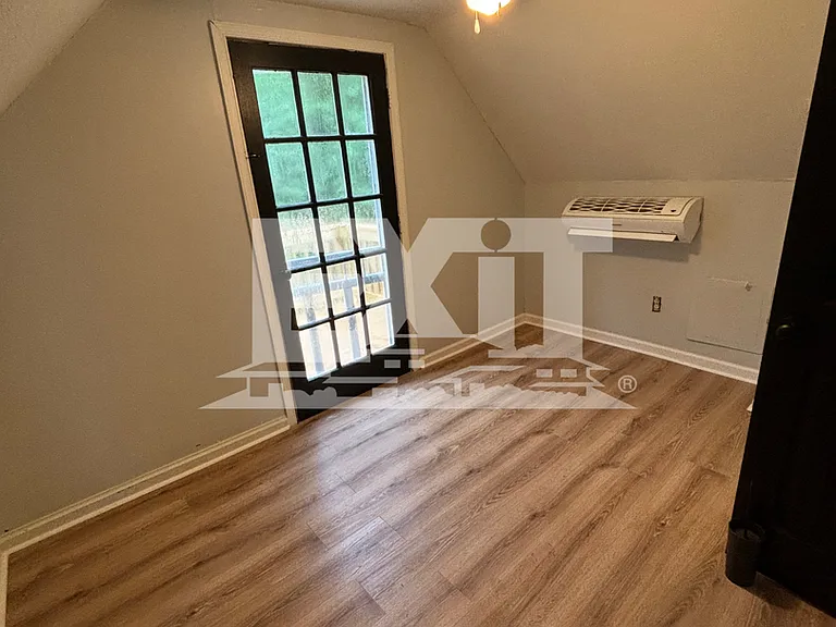406 Hawthorne Dr — Photo 7