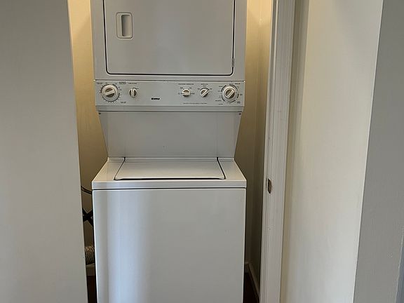 5th image of 426 Atherly St NE