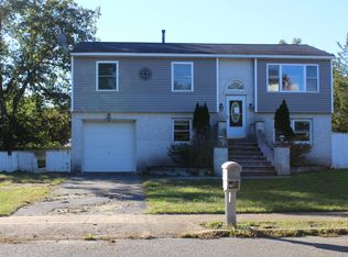 226 Holly St, Bayville, NJ 08721