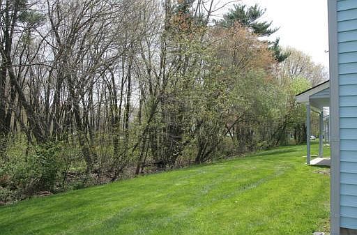 2nd image of 6 Squire Ct APT 4