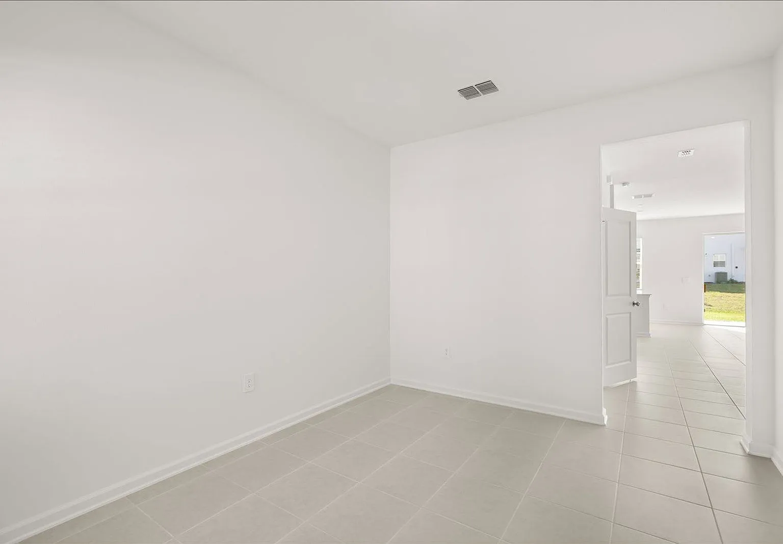 3 bed, 2.5 bath, $2,400 — Photo 2