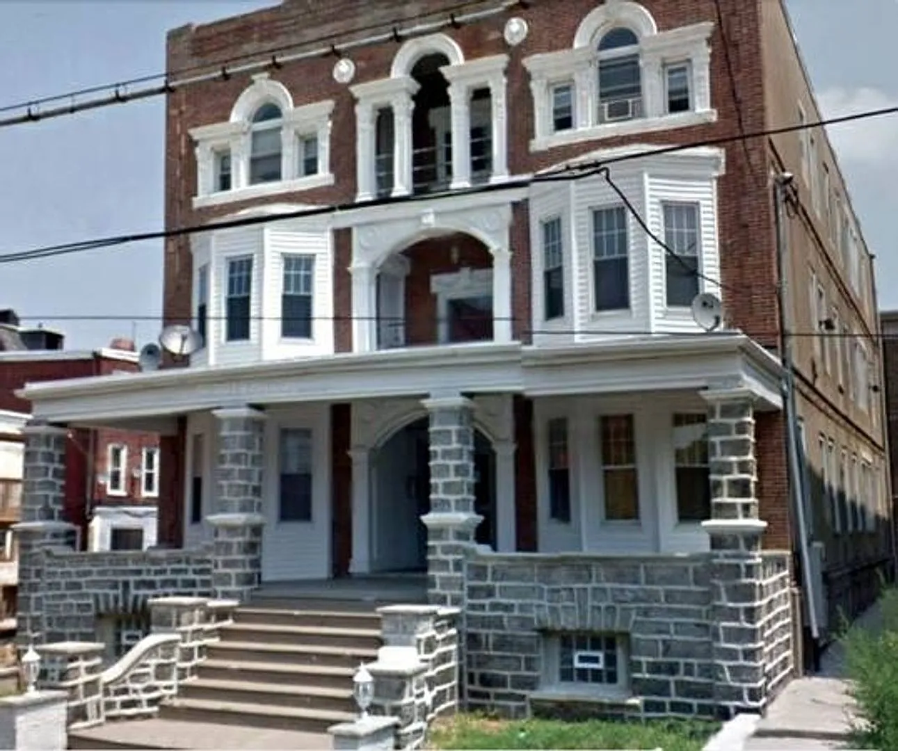 52nd Street Apartments — Photo 1