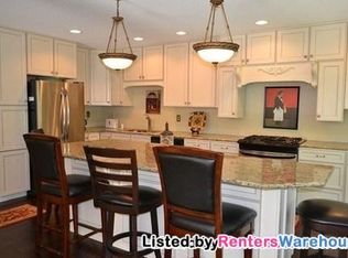 9014 Neill Lake Rd, Eden Prairie, MN 55347