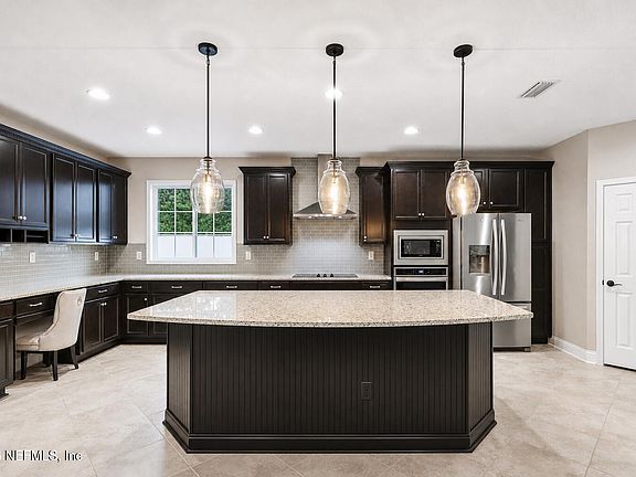 3rd image of 910 LAUREL VALLEY Drive