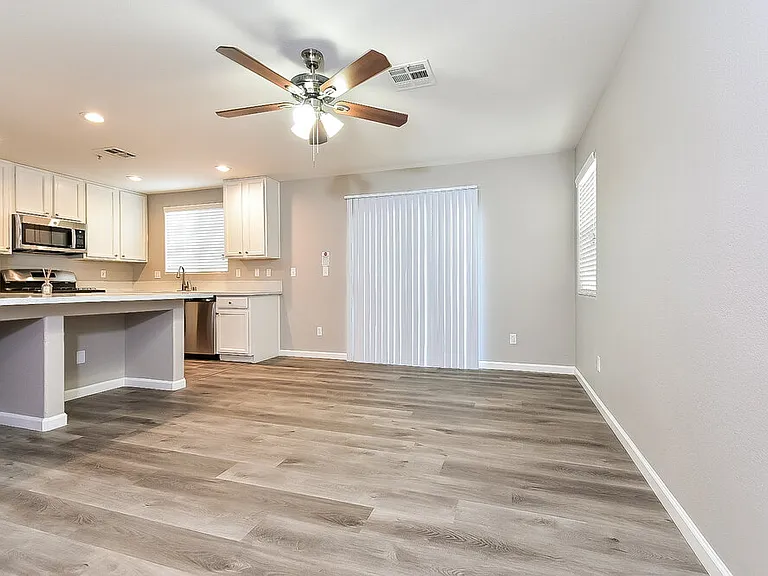 3214 Sunrise Cove Ave — Photo 8