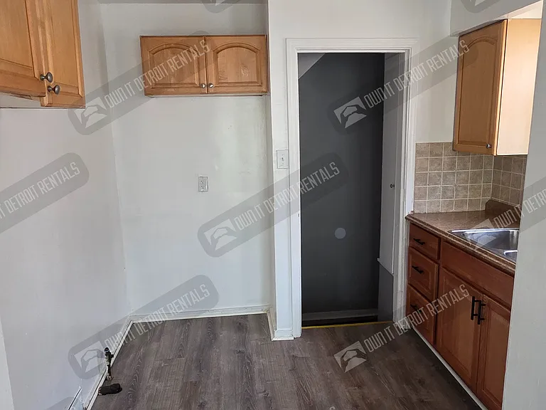 19335 Plainview Ave — Photo 18