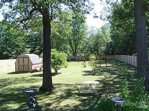 HUGE privacy fenced back yard