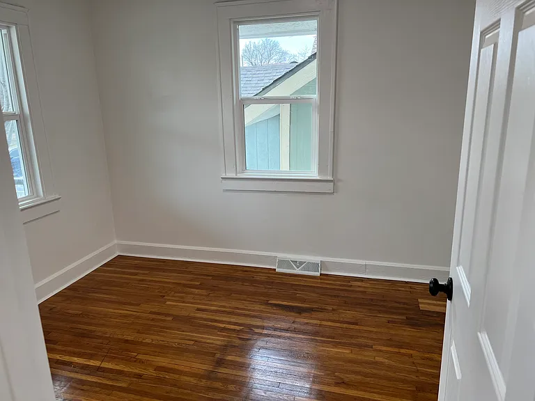 928 Homer Ave — Photo 5