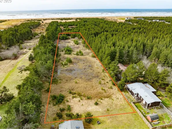 995 50th Pl, Long Beach, WA 98631