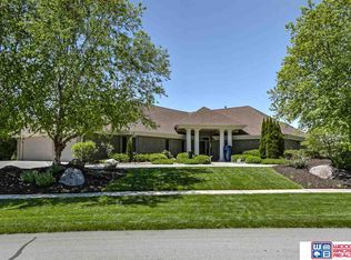 9711 Hollow Tree Dr, Lincoln, NE 68512