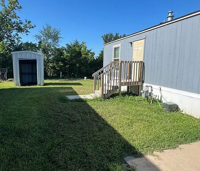675 E Mills Dr — Photo 3