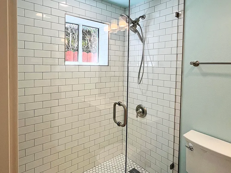 221 W Alamar Ave #C — Photo 12