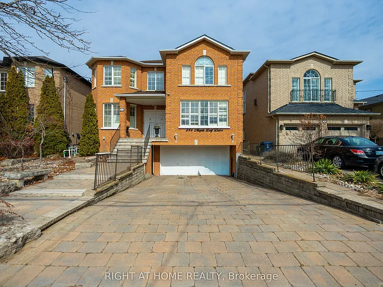 284 Maple Leaf Dr — Photo 1