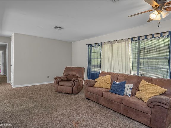 3rd image of 900 Lincoln Dr