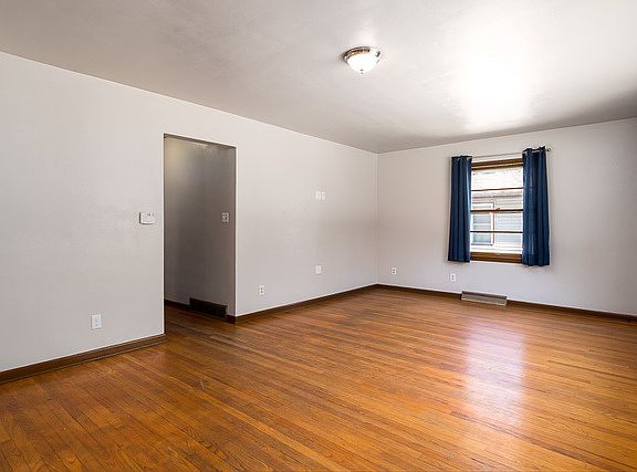 3rd image of 2841 Sewell St