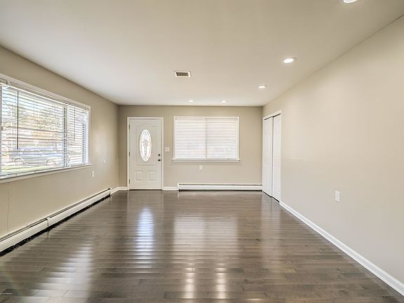 2nd image of 307 Saint Thomas Dr