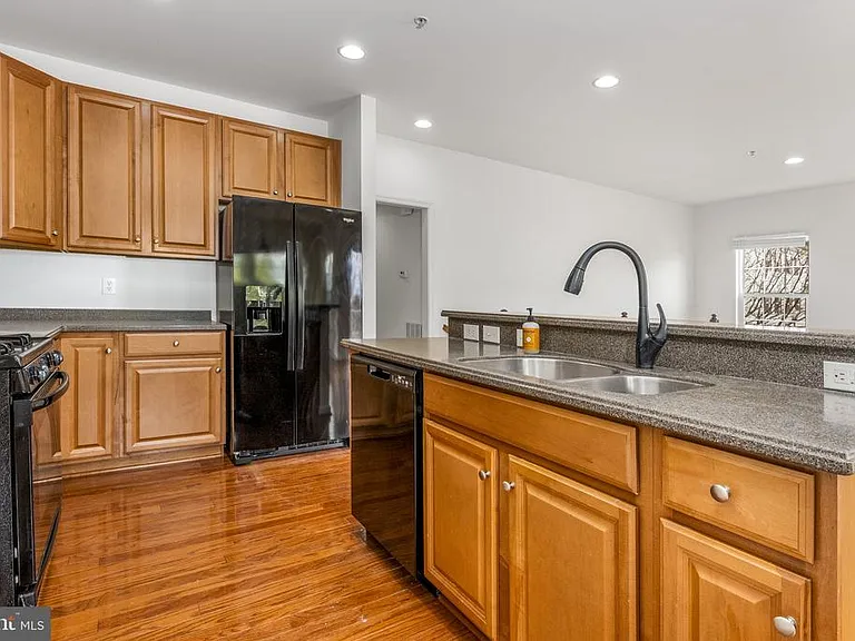 202 Bardel Dr #202 — Photo 3