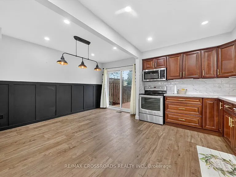 357 Pompano Ct — Photo 10