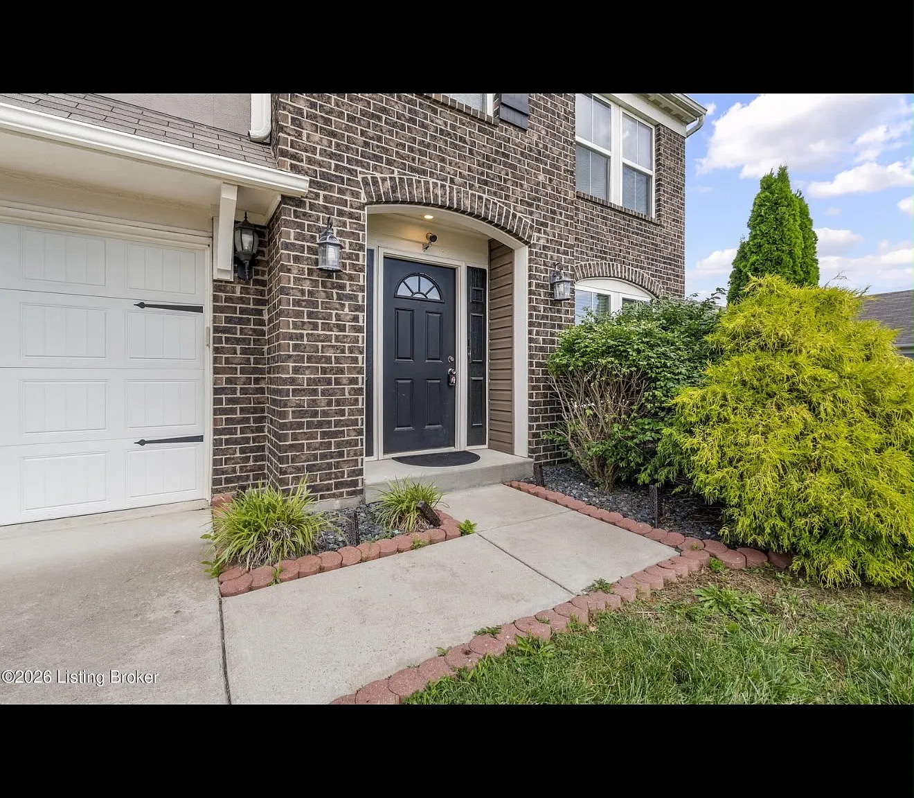 4 bed, 2.5 bath, 2830 sqft, $2,800 — Photo 4